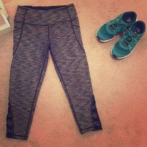 victoria’s secret cropped leg yoga pants